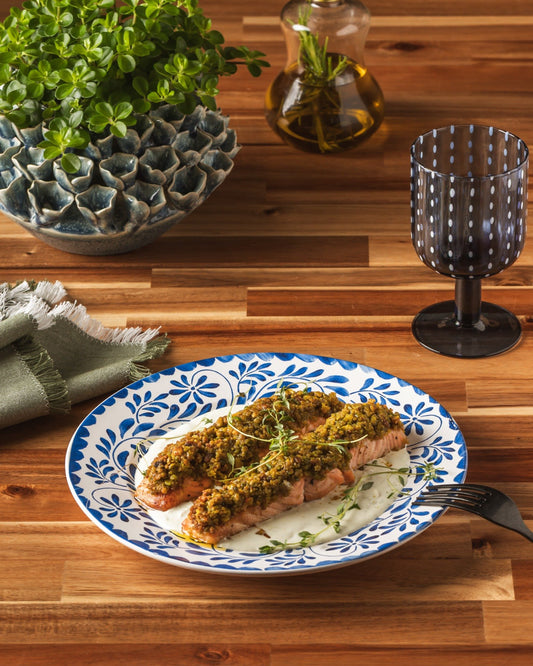 Salmão com crosta de pistache e molho cítrico
